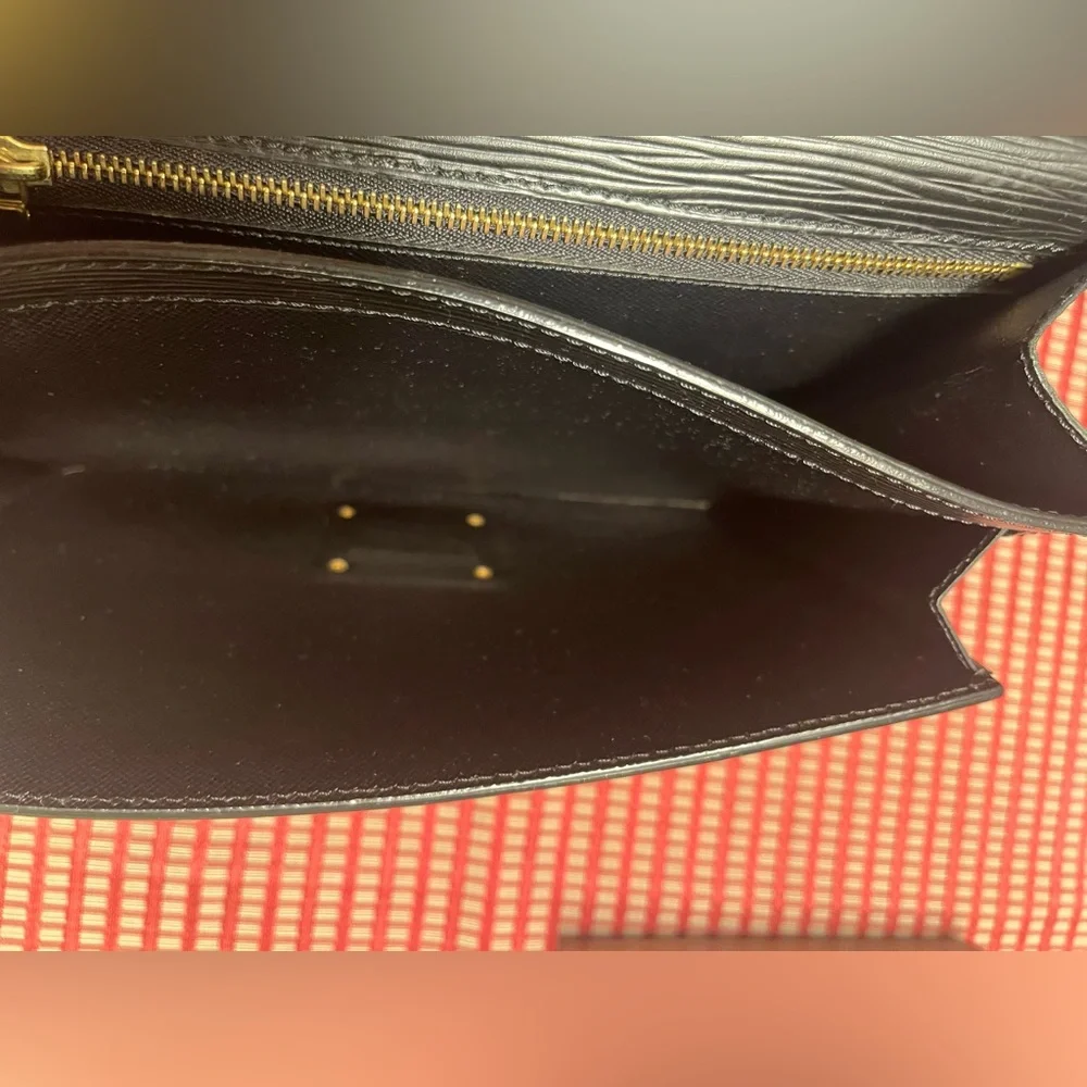 Louis Vuitton Epi Clutch, Black